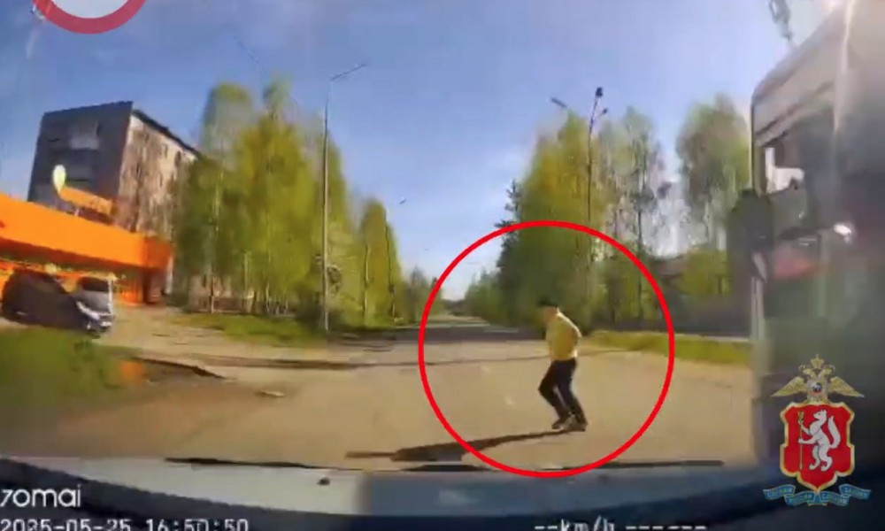 В Нижнем Тагиле сбили школьника, выбежавшего из-за автобуса: видео