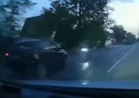 На Урале бесправные водители мотоцикла и легковушки сошлись лоб в лоб. Видео смертельного ДТП