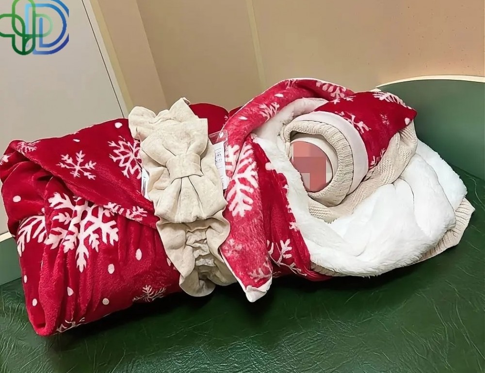 В Нижнем Тагиле новорожденных выписали в новогодних костюмах