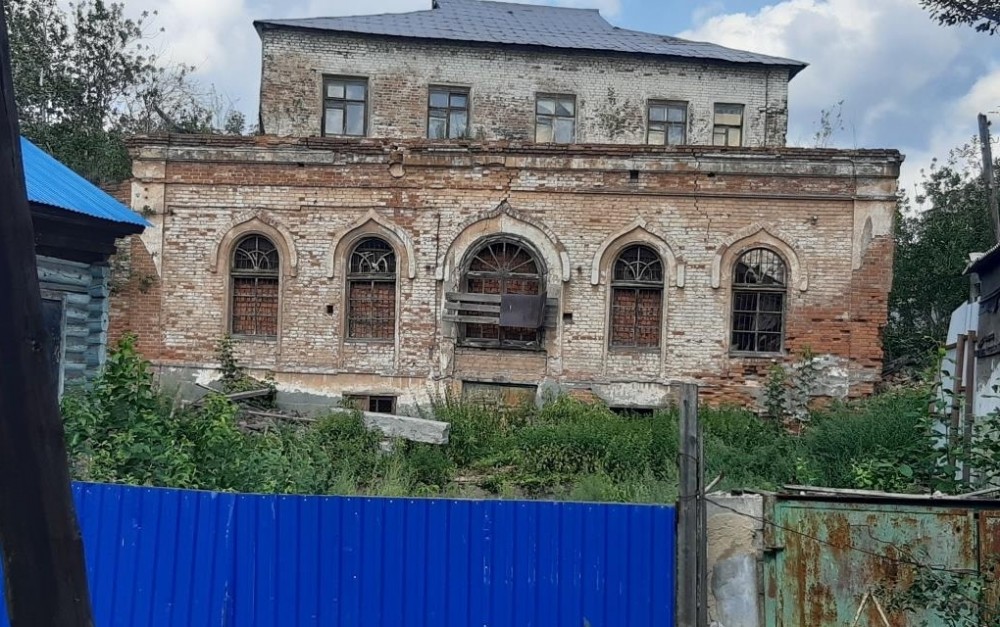 Разрушенный дом-памятник в центре Нижнего Тагила продали за 1 рубль