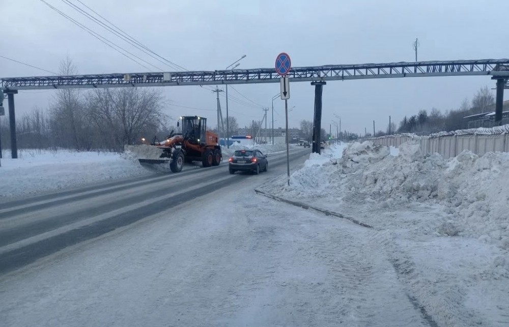 Тагильские дорожники признали проблемы с уборкой улиц и объяснили причины