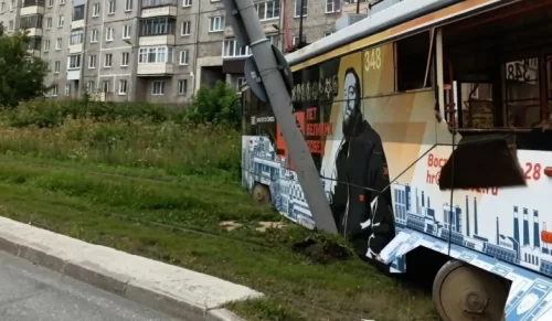 В Нижнем Тагиле трамвай влетел в столб