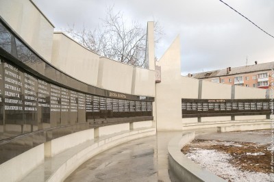 В Нижнем Тагиле закончили масштабное обновление Доски Почета на площади Славы