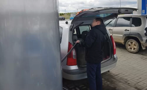 АЗС, запретившие наливать бензин в канистры, сослались на замгубернатора