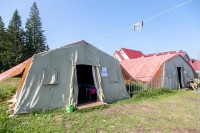 После трагедии в Хабаровском крае прокуратура закрыла детский палаточный лагерь на горе Белой. В мэрии заявили, что из-за дождей