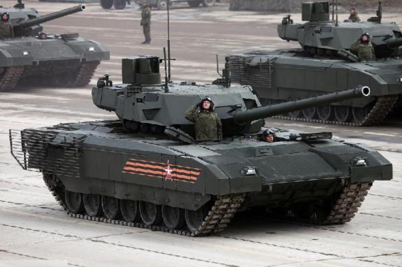 Танк Т-14 «Армата» готовятся продавать за рубеж, а дату начала поставок в российскую армию снова перенесли