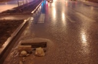 Люк, спровоцировавший массовое ДТП на мосту через Тагильский пруд, не крали. Его нашли в неожиданном месте