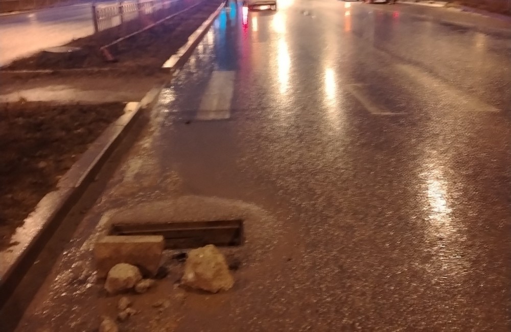 Люк, спровоцировавший массовое ДТП на мосту через Тагильский пруд, не крали. Его нашли в неожиданном месте