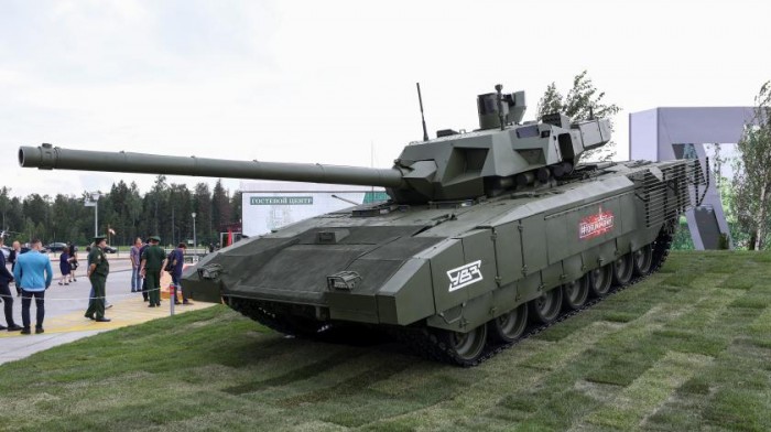 СМИ: разработку Уралвагонзавода танк «Армата» спасает от судьбы музейного экспоната только «раздутая вокруг него шумиха»