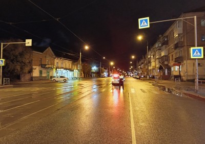 В Нижнем Тагиле водитель Лады не заметил женщину на зебре и сбил её