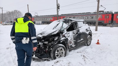 Электричка смяла легковушку под Нижним Тагилом