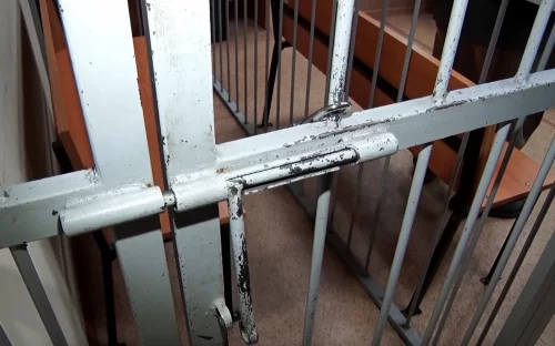 Требовали солгать и ударили в грудь. Фигуранты дела о вымогательстве пытались запугать потерпевшего