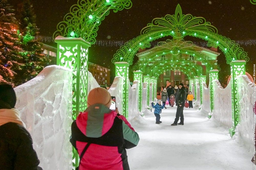 В Нижнем Тагиле открыли ледовый городок. Посмотрите, каким он получился