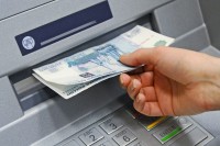 26-летний работник Уралвагонзавода снял в банкомате 120 тыс руб и тут же перевел их телефонной мошеннице