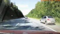 На Серовском тракте женщина решила обогнать поток по обочине. Что из этого вышло: видео