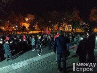Ночной митинг коммунистов против мусорной реформы в центре Нижнего Тагила прошел в почти в полной темноте