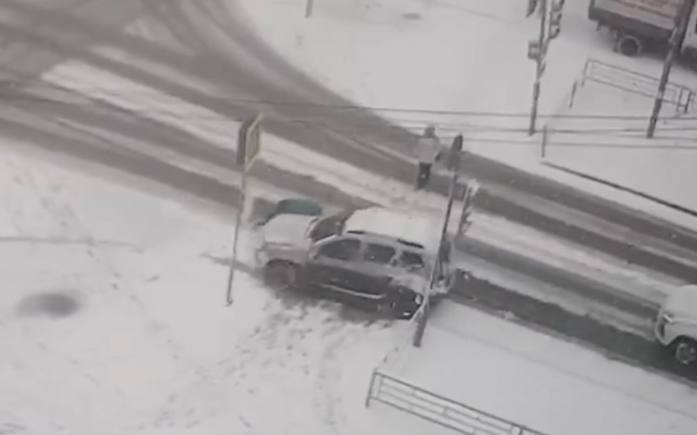 Появилось видео, как 77-летняя автомобилистка сбила пешехода
