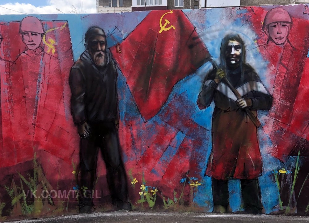 Граффити с изображением бабушки с советским флагом восстановили (фото)