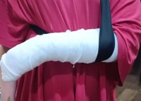 Директора тагильской школы привлекли к ответственности за отказ вызвать скорую ученице с переломом