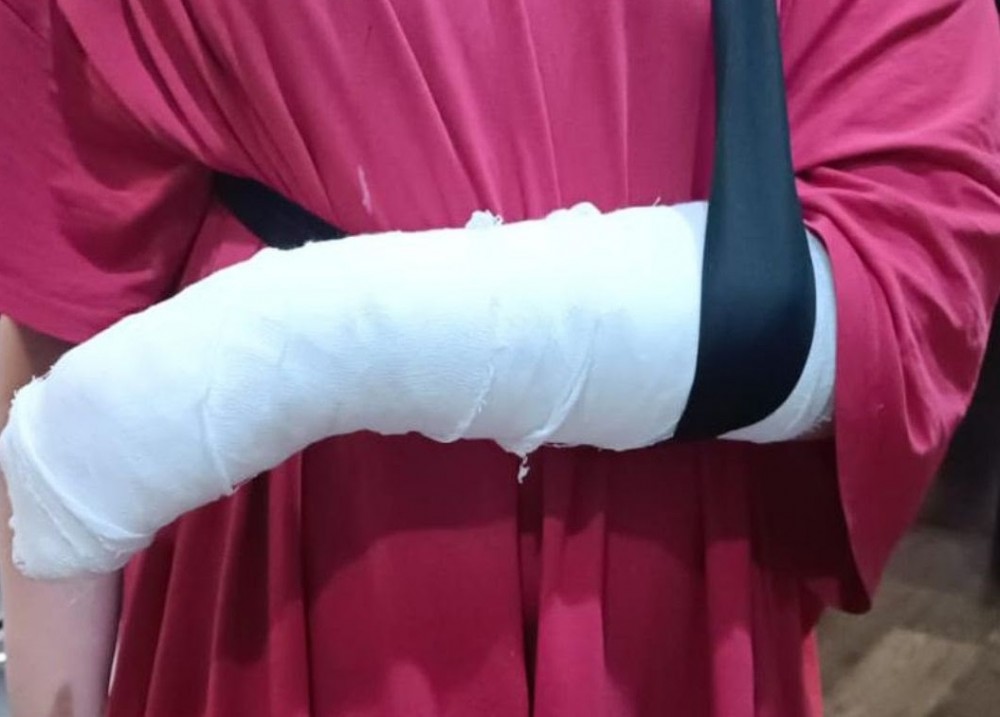 Директора тагильской школы привлекли к ответственности за отказ вызвать скорую ученице с переломом