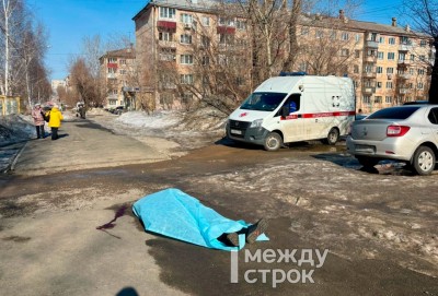 В центре Нижнего Тагила обнаружили тело мужчины с разбитым лицом