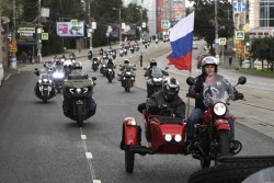 Сотни байкеров во главе с полпредом Жогой проехали по Нижнему Тагилу: видео