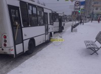 В Нижнем Тагиле на остановке столкнулись два автобуса (фото)