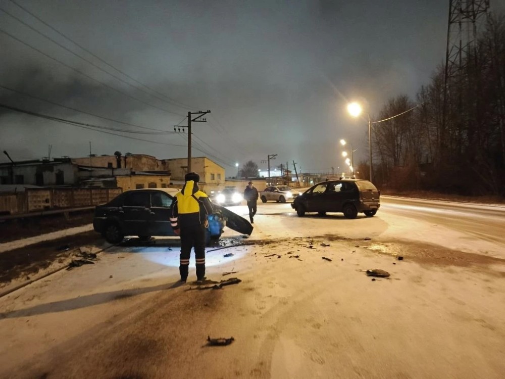 Занос на заснеженной дороге привел к ДТП с четырьмя пострадавшими в Нижнем Тагиле