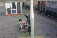 Тагильчанин взял забытый ноутбук с лавки на вокзале Екатеринбурга. В Нижнем Тагиле его встречала полиция