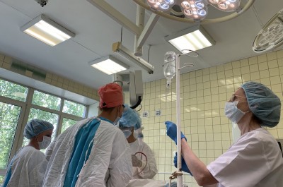 150-килограммового пациента с параличом ног на фоне грыжи спасли в Нижнем Тагиле