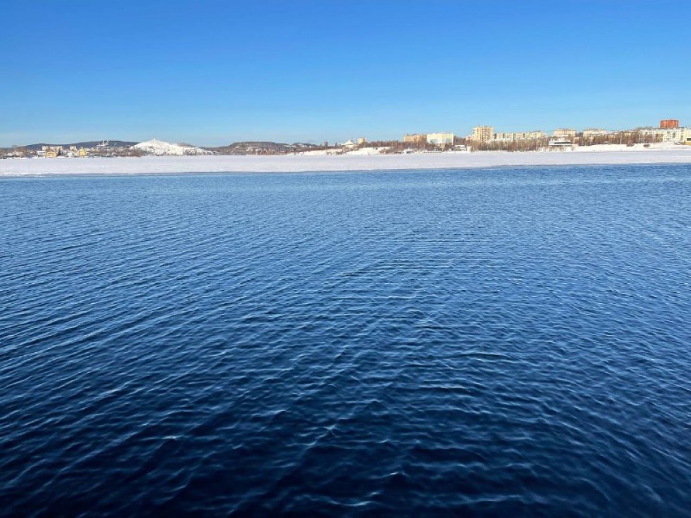В Нижнем Тагиле завод растопил лёд на городском пруду. Фото
