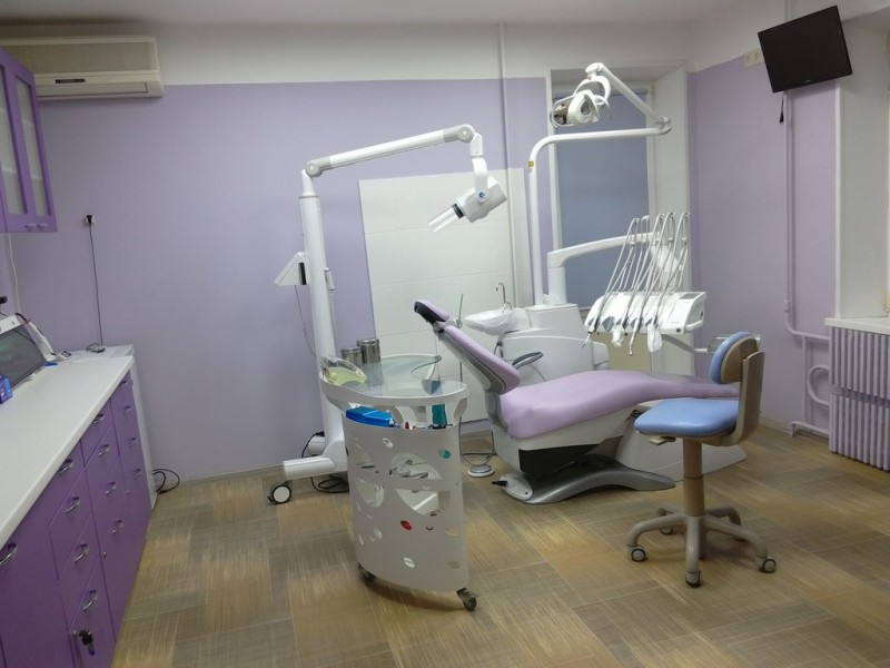 В клинику Нижнего Тагила на работу приняли стоматолога с поддельным дипломом (фото)