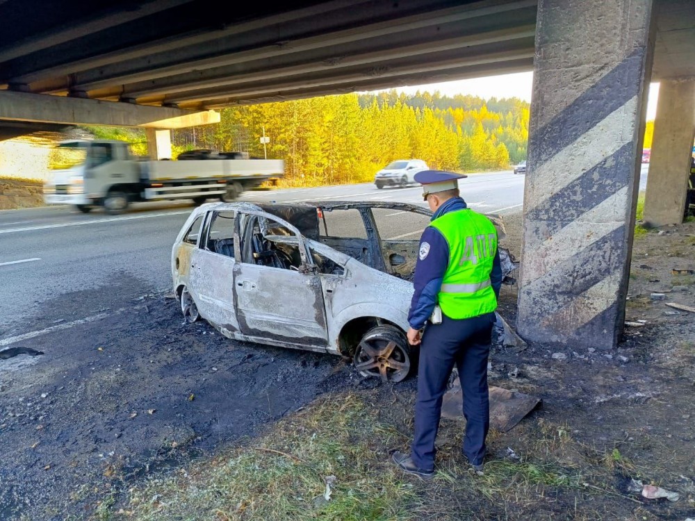 Машина выгорела полностью: под Нижним Тагилом в аварии погиб человек