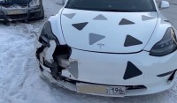 Тагильчанин намерен засудить дорожников за разбитый из-за колеи Tesla