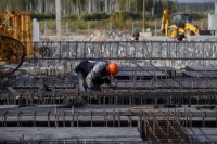 Опубликован полный перечень сфер, где мигрантам запретили работать