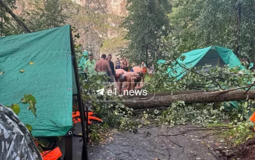 Разошлись с сыном по разным палаткам: что известно о трагедии на Чусовой (фото)