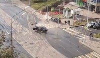 BMW летел на жёлтый: появилось видео жёсткой аварии в Нижнем Тагиле