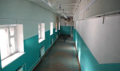 Течет, но не там: в школе рассказали, что на самом деле происходит с кровлей после ремонта за 35 млн