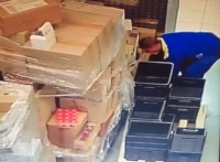 В Нижнем Тагиле сотрудники гипермаркета воровали товары, вывозя их грузовиками (видео)