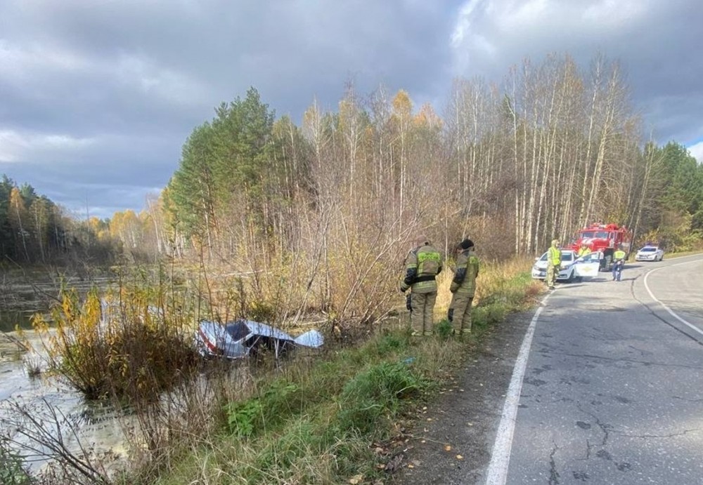 В упавшей в реку легковушке погиб пассажир