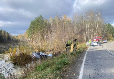 В упавшей в реку легковушке погиб пассажир