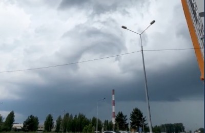 Зарождение разрушительного смерча над Нижним Тагилом попало на видео