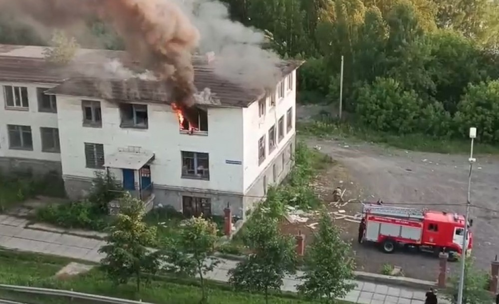 Здание, которое делят мэрия Нижнего Тагила и ДОСААФ, загорелось