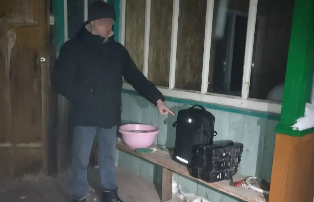 Уральский железнодорожник год выносил детали от вагонов в рюкзаке. Посмотрите, сколько он успел накопить