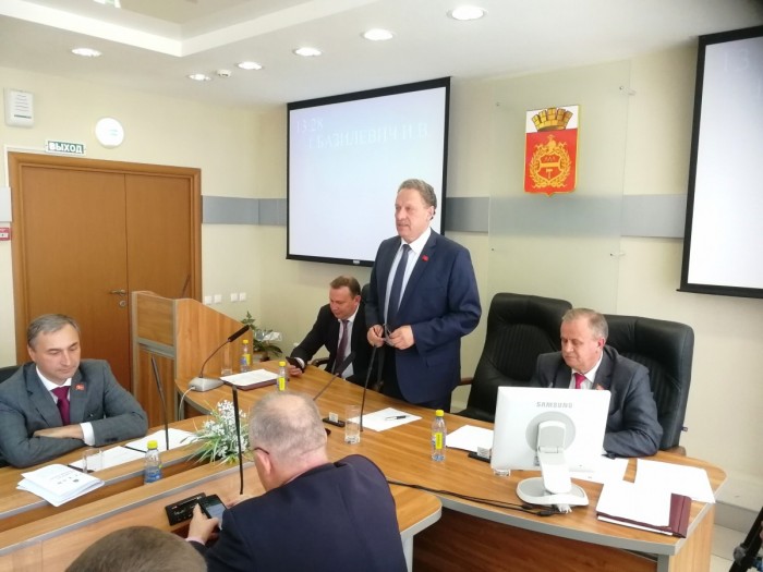 Тагильские депутаты избрали адвоката Вадима Раудштейна новым спикером. Два года назад его не смогли найти приставы и списали штраф