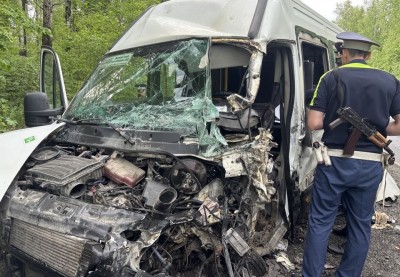Не заметил трактор: автобус с тагильчанами попал в серьезную аварию на Серовском тракте