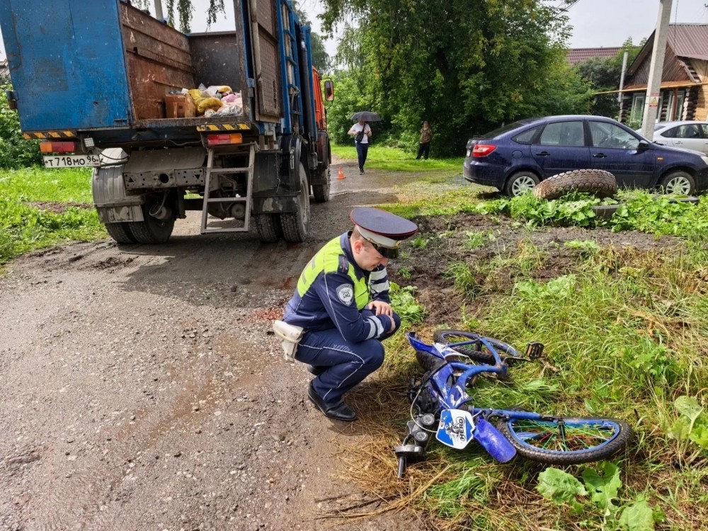 «Я же не мог водить её на цепочке»: отец погибшей под колёсами мусоровоза девочки ответил на обвинения