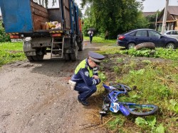 «Я же не мог водить её на цепочке»: отец погибшей под колёсами мусоровоза девочки ответил на обвинения