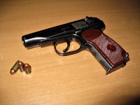Пистолет, который потеряла сотрудница тагильской полиции, нашли в сугробе