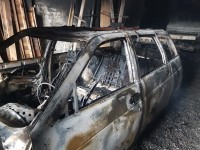 В Нижнем Тагиле сожгли гараж с Ладой (фото)
